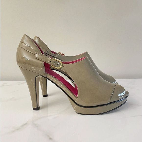 Steve Madden Madden Girl Patent Leather Mary Janes - Picture 2 of 7